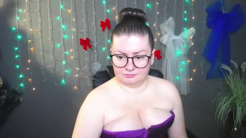 zannadreil online show from December 18, 8:04 pm