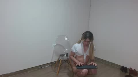 Hello welcome to my roomIm Zara online show from April 7, 11:01 am