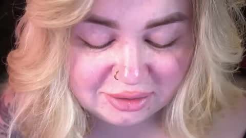 Lola online show from April 20, 8:45 pm