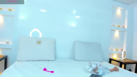 Zenda Evans online show from March 6, 3:46 am