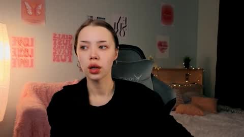 Lara online show from March 4, 7:55 pm