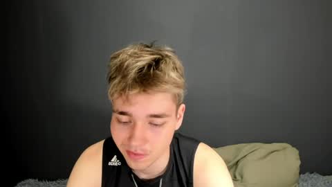 Ethan online show from April 27, 2:53 am