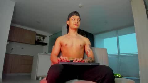 zeus online show from October 14, 10:24 pm