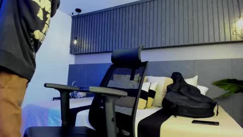 zeus online show from February 12, 3:29 am