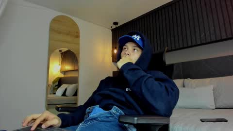 zeus online show from February 11, 3:40 am