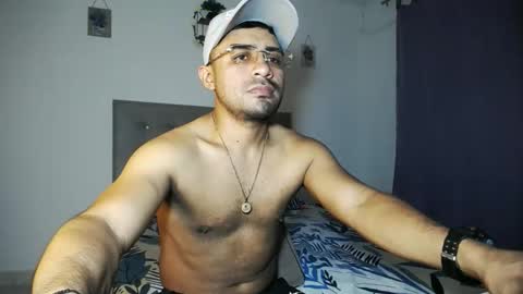 zeussexyhot online show from May 28, 6:11 am