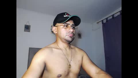 zeussexyhot online show from May 19, 5:03 am
