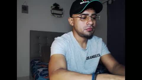zeussexyhot online show from May 18, 5:02 am