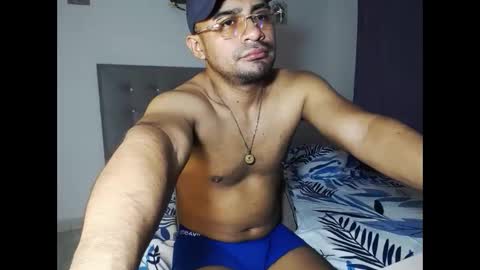 zeussexyhot online show from May 23, 6:53 am