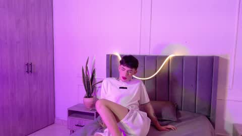zeyn_smith online show from May 16, 12:15 pm