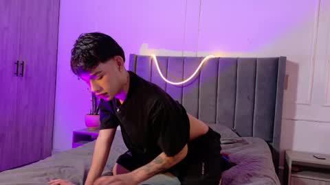 zeyn_smith online show from May 20, 12:22 pm