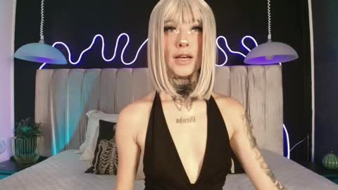 zhally_dee online show from April 16, 8:31 pm