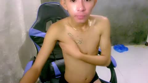 zian_smithx online show from April 27, 5:32 pm