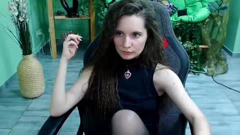 zianichols online show from March 12, 12:31 am