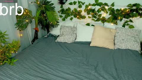 Im Zoe online show from March 7, 2:06 pm