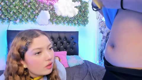 Zoe And Valeria online show from April 13, 4:11 pm