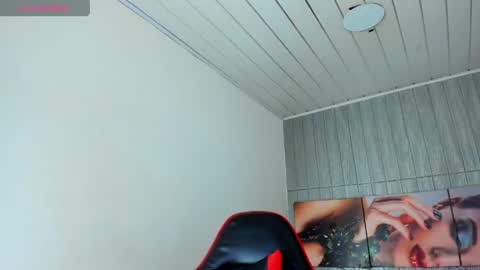 Z O E online show from April 13, 8:46 pm