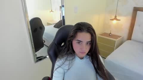 ZOE  online show from October 25, 12:49 pm