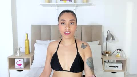 Zoe Gruber online show from May 24, 1:35 am