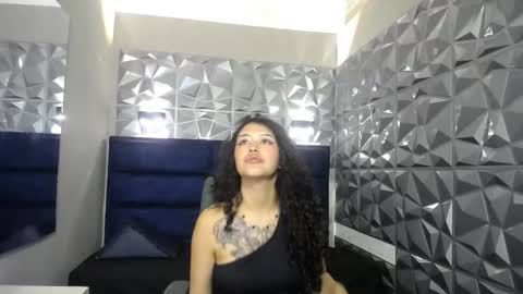 zoe  online show from March 19, 4:12 pm