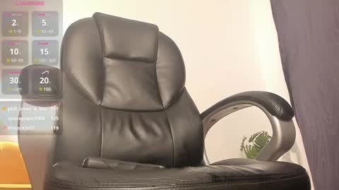 zoe_millerx online show from March 12, 11:33 pm