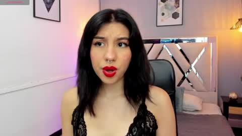 zoe_moreau online show from April 18, 7:58 pm