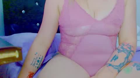 Snapshot of zoe_sexy69 chatting on October 25, 1:06 am ZOE online show from October 25, 1:06 am