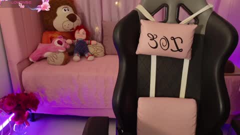 zoe_sullivan_ online show from June 7, 9:36 am