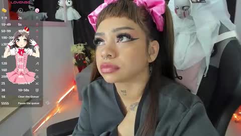 zoe_sullivan_ online show from October 17, 9:57 am