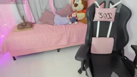 zoe_sullivan_ online show from September 13, 7:49 pm