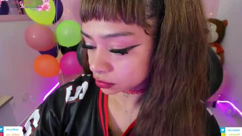 zoe_sullivan_ online show from November 10, 9:56 am