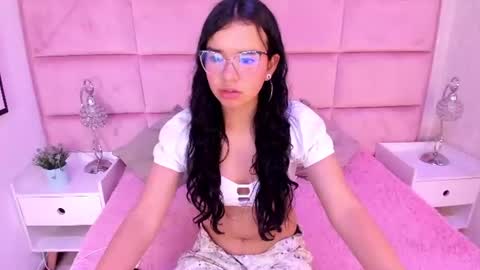 zoee_jhonson online show from June 12, 7:57 pm