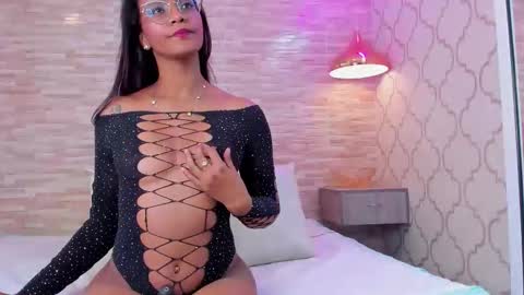 ZoeeSmitth online show from March 3, 12:34 pm