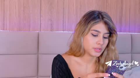 Zoe online show from April 19, 1:45 pm