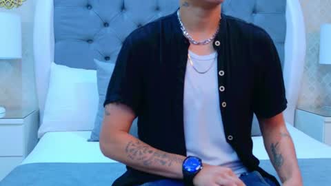 Zoe Krug online show from November 1, 12:15 pm