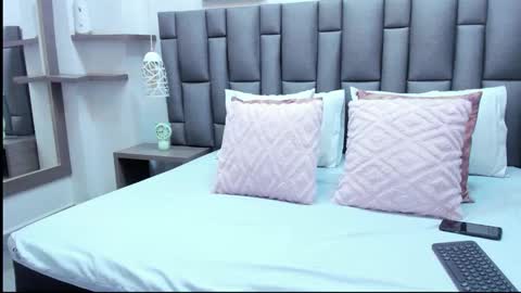 Zoe Krug online show from March 23, 12:10 pm