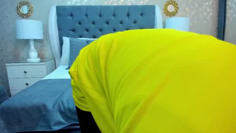 Zoe Krug online show from October 2, 12:15 pm