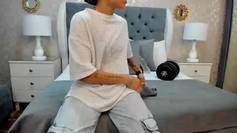 Zoe Krug online show from September 22, 12:20 pm