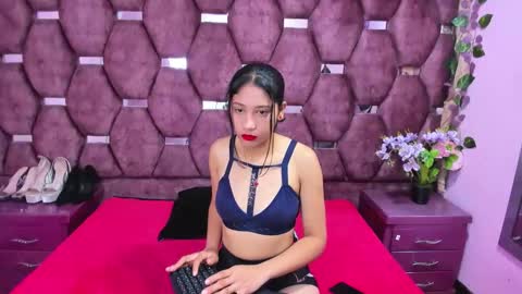 zoesmiitt online show from May 27, 12:24 pm