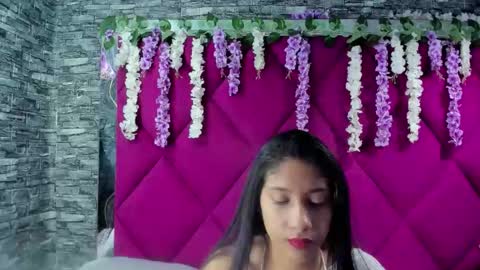 zoesmiitt online show from May 28, 1:53 pm