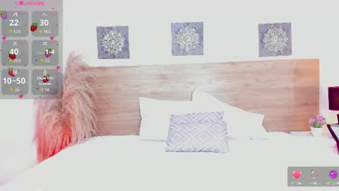 zoevelvet_ online show from June 18, 6:57 pm