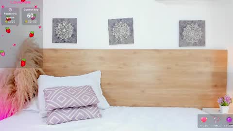 zoevelvet_ online show from June 24, 6:59 pm
