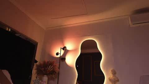 zoevidal_ online show from April 23, 12:24 pm