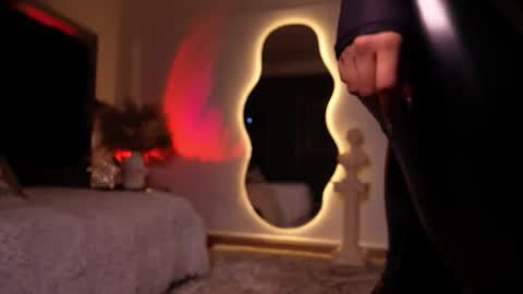 zoevidal_ online show from January 14, 12:02 pm