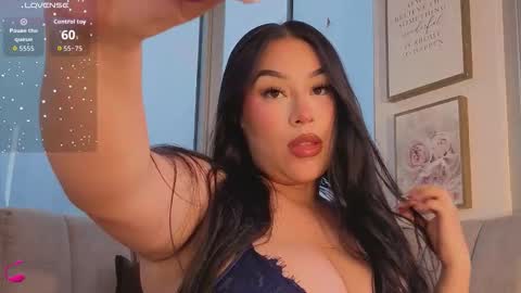 zoey thommpson online show from October 27, 8:09 pm