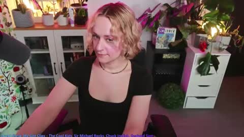 Zoey Ryan online show from November 1, 5:45 pm