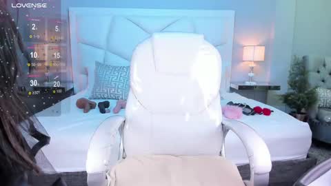 Z O E online show from March 4, 11:51 am