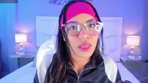 Z O E online show from October 9, 12:32 pm