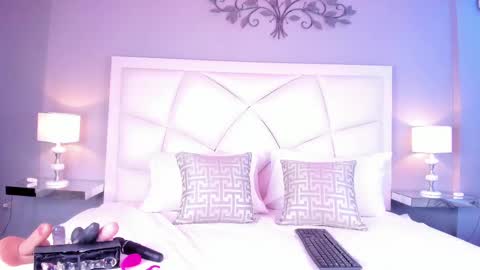 Z O E online show from September 25, 12:01 pm