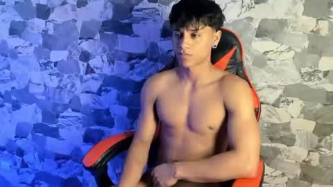 zyzz_1812 online show from July 14, 9:53 pm